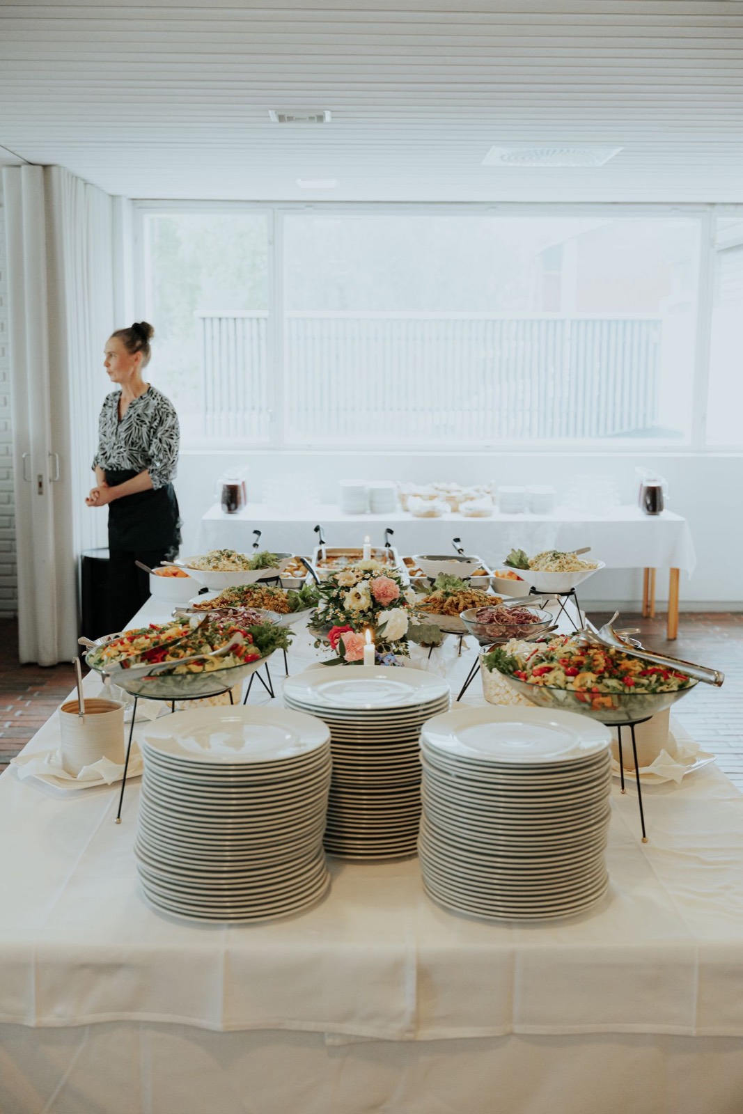 Leipurin Herkkukulman kattama juhlabuffet ja Minna Juntunen